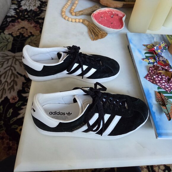 Adidas Gazelle Women's (like new) - Picture 4 of 7